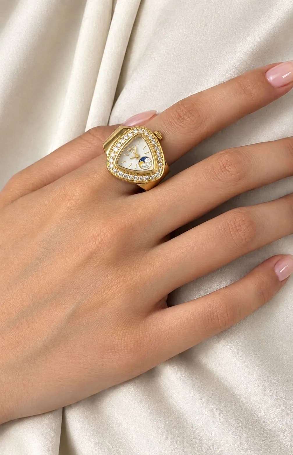 Luxe ring watch